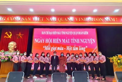 Trường Mầm non Chim Non tích cực tham gia Ngày hội Hiến máu tình nguyện với chủ đề "Những giọt máu hồng ngành GDĐT quận Hoàn Kiếm" năm 2021